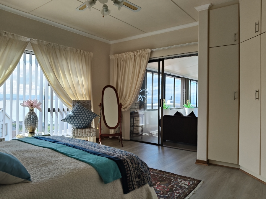 4 Bedroom Property for Sale in Wavecrest Eastern Cape